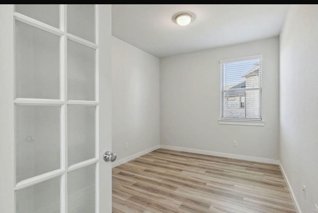 4 bed, 2536 sqft, $2,999 — Photo 4