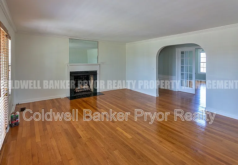 323 Walsh Rd — Photo 5