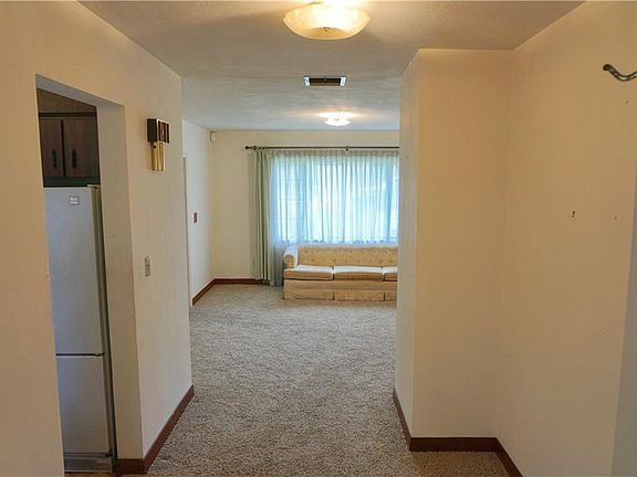 4th image of 36828 Missouri Ave