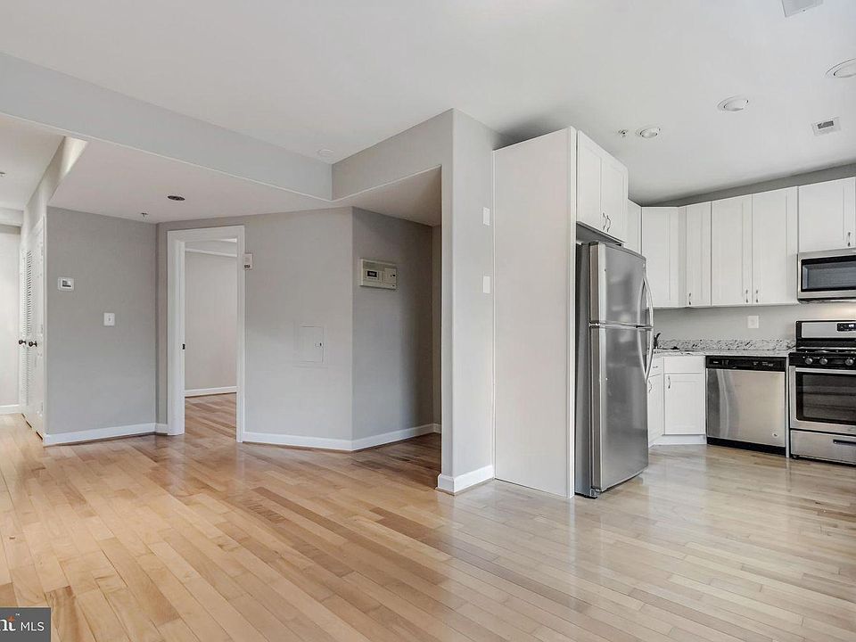 Living/Kitchen Area