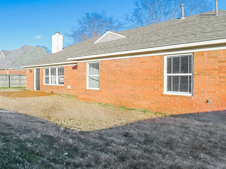 1655 Torrington Dr — Photo 18