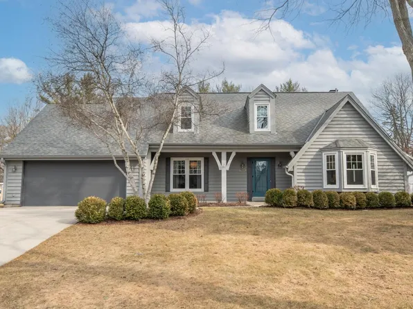 7840 South Ridgewood DRIVE, Franklin, WI 53132