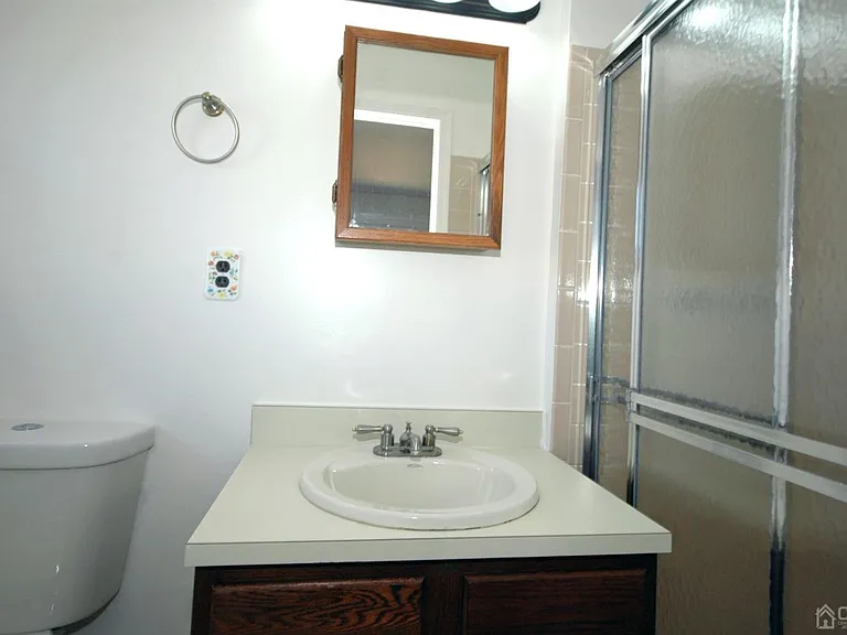 48 Astor Ct — Photo 14