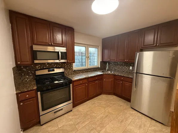 592 East 81st Street image 7 of 24