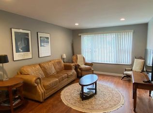 17570 Mack Ave #35, Grosse Pointe, MI 48230