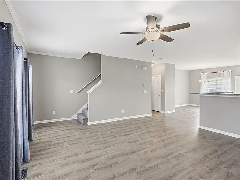 4830 Liberty Plz — Photo 10