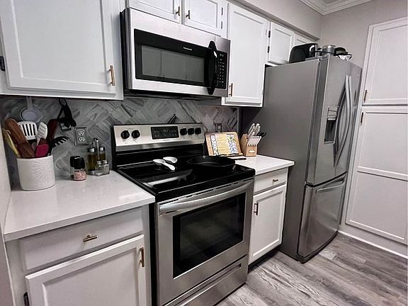 4th image of 1303 Pine Heights Dr NE #1303