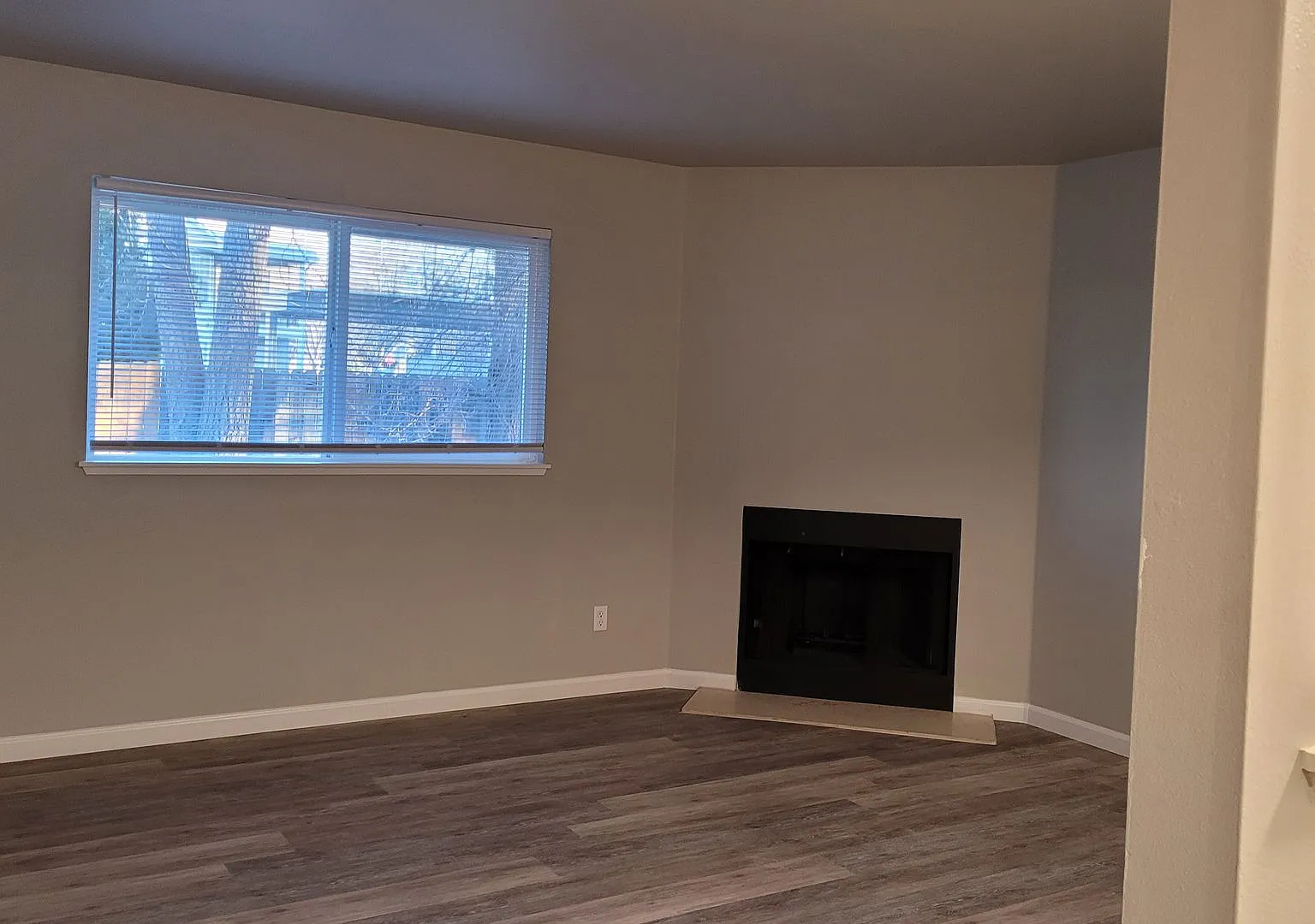 5622 West Dorian Lane — Photo 2