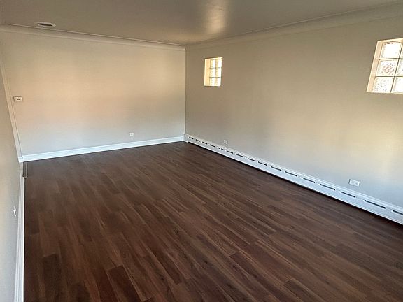 5th image of 7300 N Oriole Ave