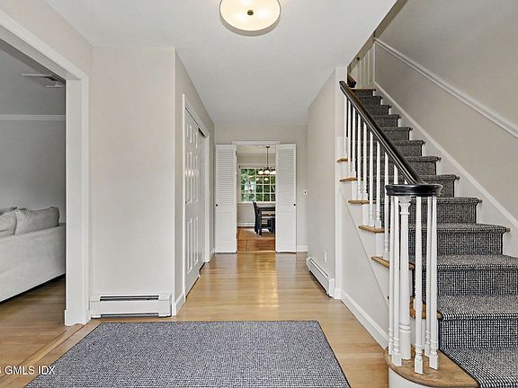 4th image of 9 Fox Hollow Ln