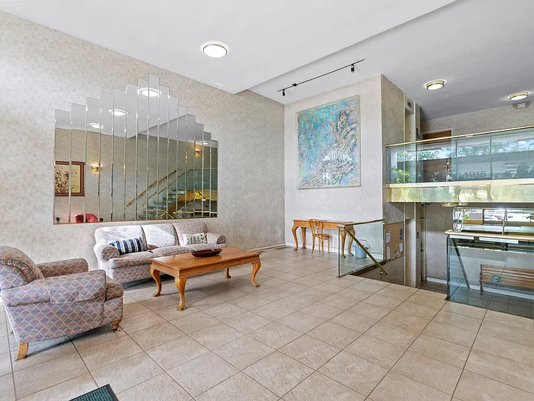 4915 Tyrone Ave #215 — Photo 4