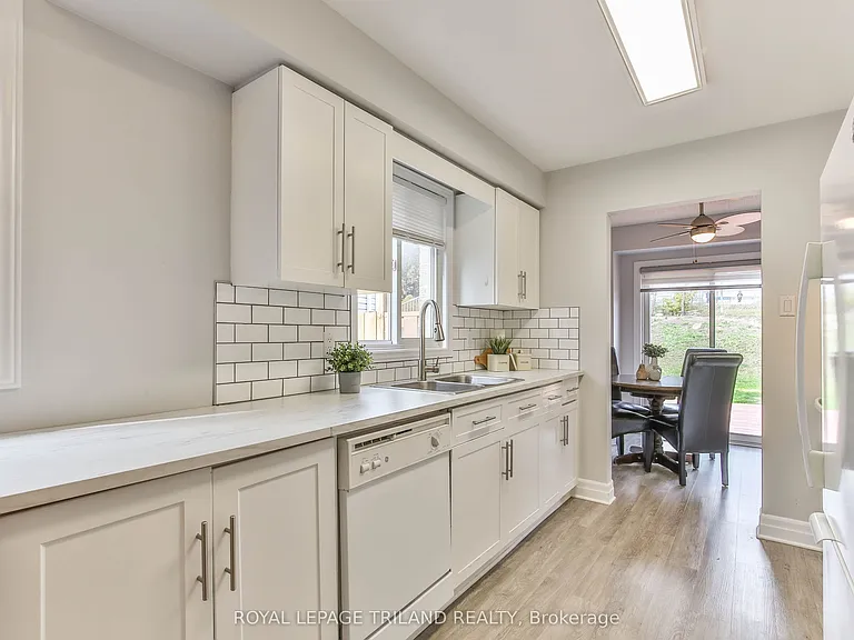 952 Thistledown Way — Photo 10