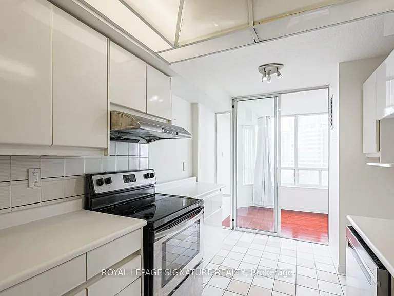 7250 Yonge St #1003 — Photo 29