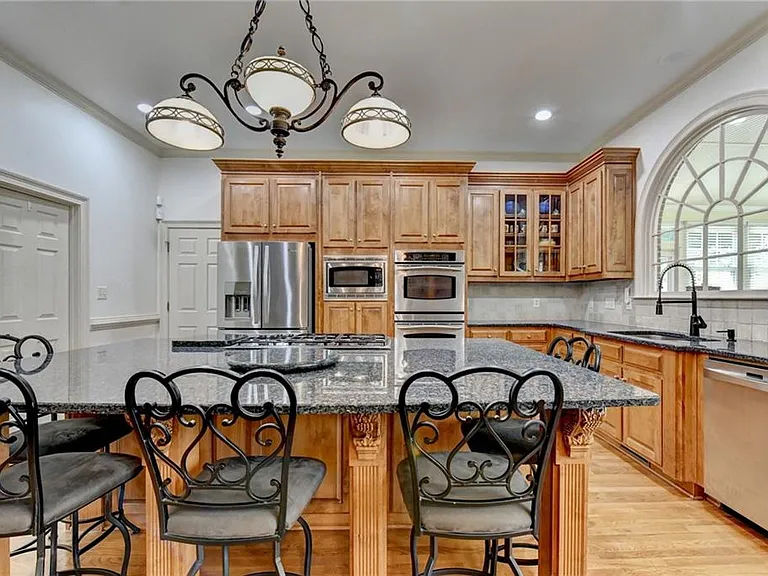8910 Pinehurst Cv — Photo 39