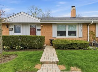 3 Robin Hood Ln, Northfield, IL 60093