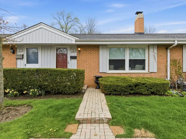 3 Robin Hood Ln, Northfield, IL 60093