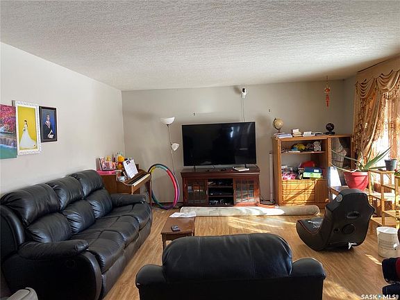 3rd image of 1016 Carlton Dr
