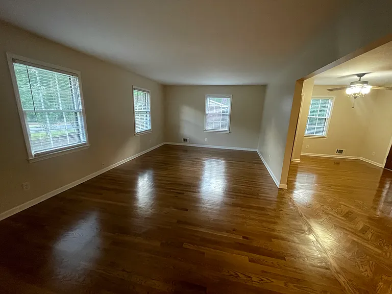235 Corinth Ct — Photo 9