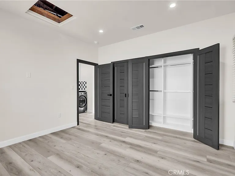 16435 Kingsbury St — Photo 14