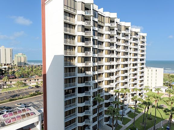 3rd image of 406 Padre Blvd
