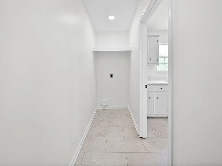 270 Harold Dr — Photo 18