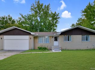 2280 Maplecrest Rd, Sterling Heights, MI 48310