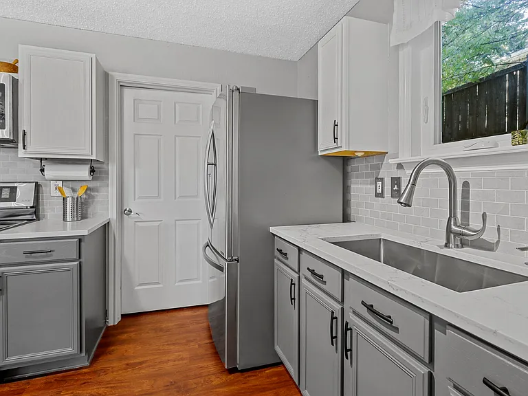 2202 Barton Springs Dr — Photo 18