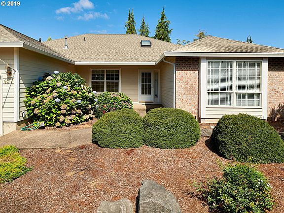 3rd image of 457 NE Tina Ct