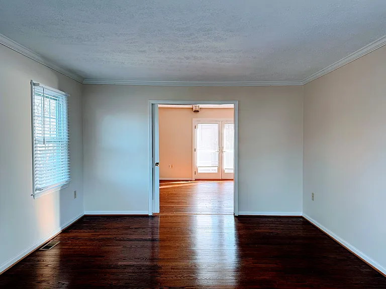 9414 Vernon Dr — Photo 8
