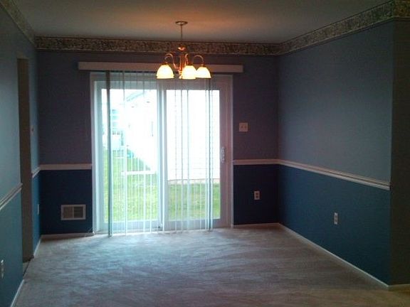 Dining Room w/Sliding Glass Door to Side Yard 13 x 10