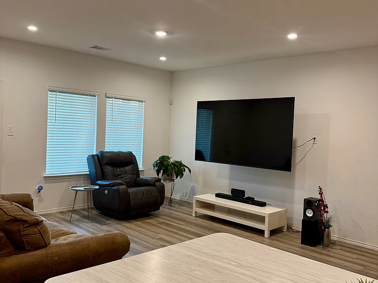 Living Room / Kitchen Island.