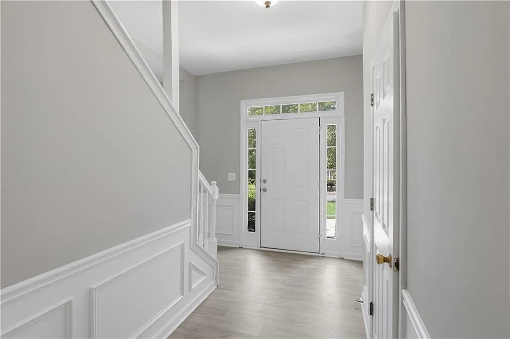 4 bed, 2.5 bath, 2504 sqft, $2,950 — Photo 3