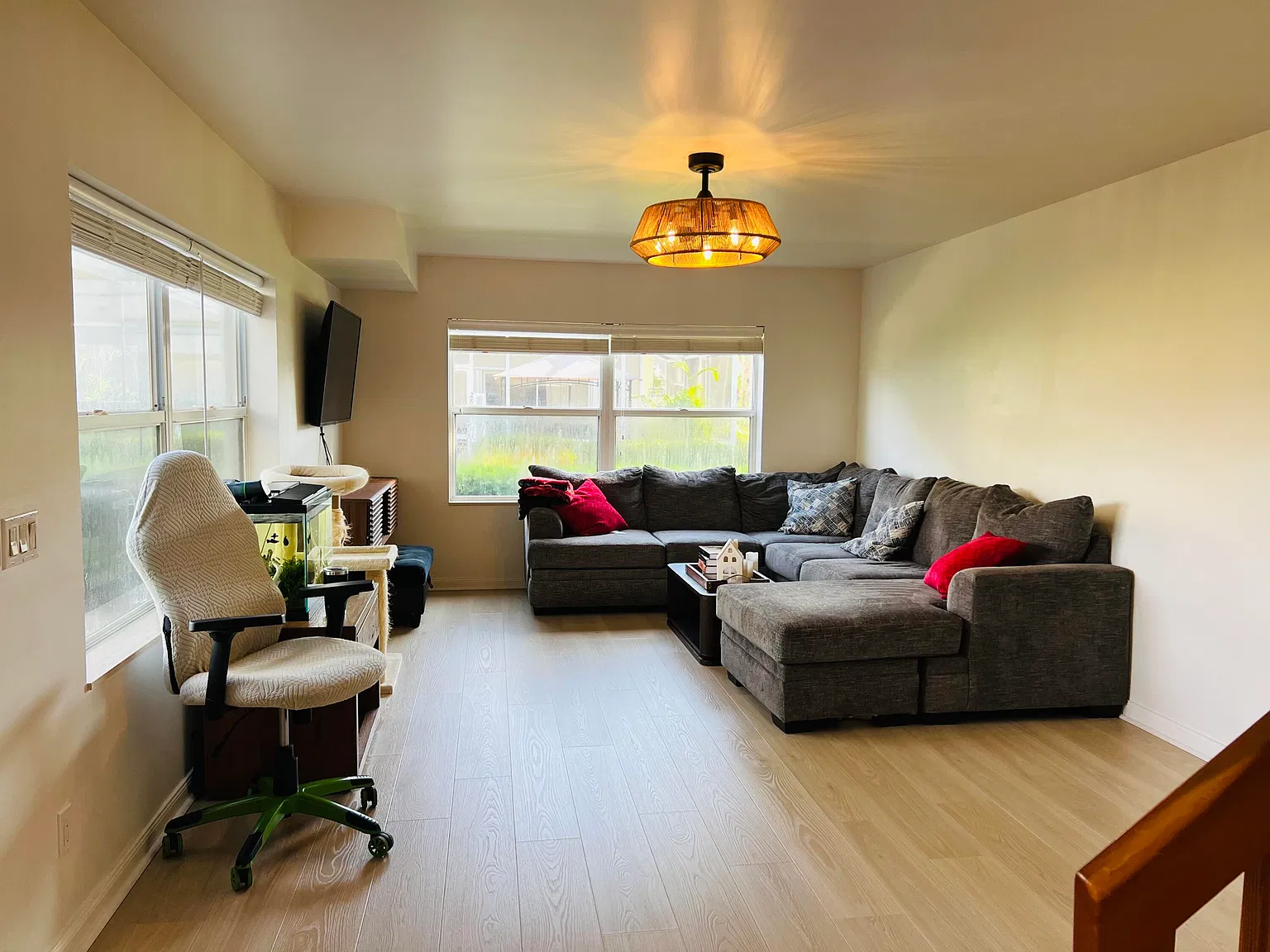 2 bed, 2.5 bath, 1374 sqft, $2,700 — Photo 3