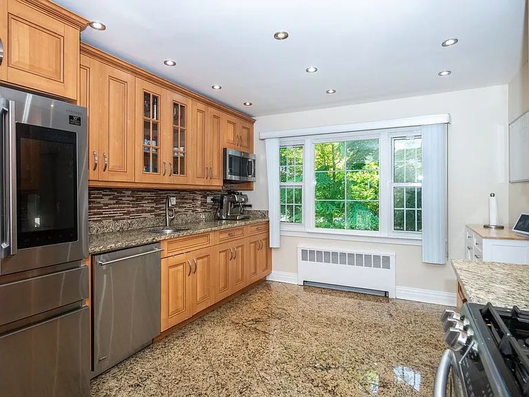 18 Carlyle Pl — Photo 8