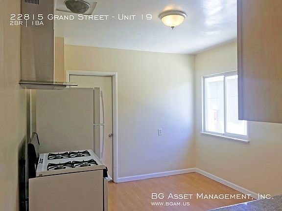 5th image of 22815 Grand St APT 19