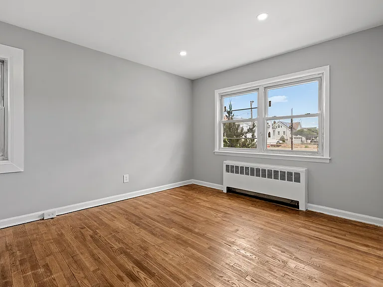 725 E Broadway #1 — Photo 16