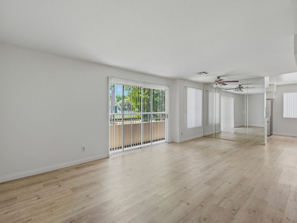 1st image of 4148 Whitsett Ave #109