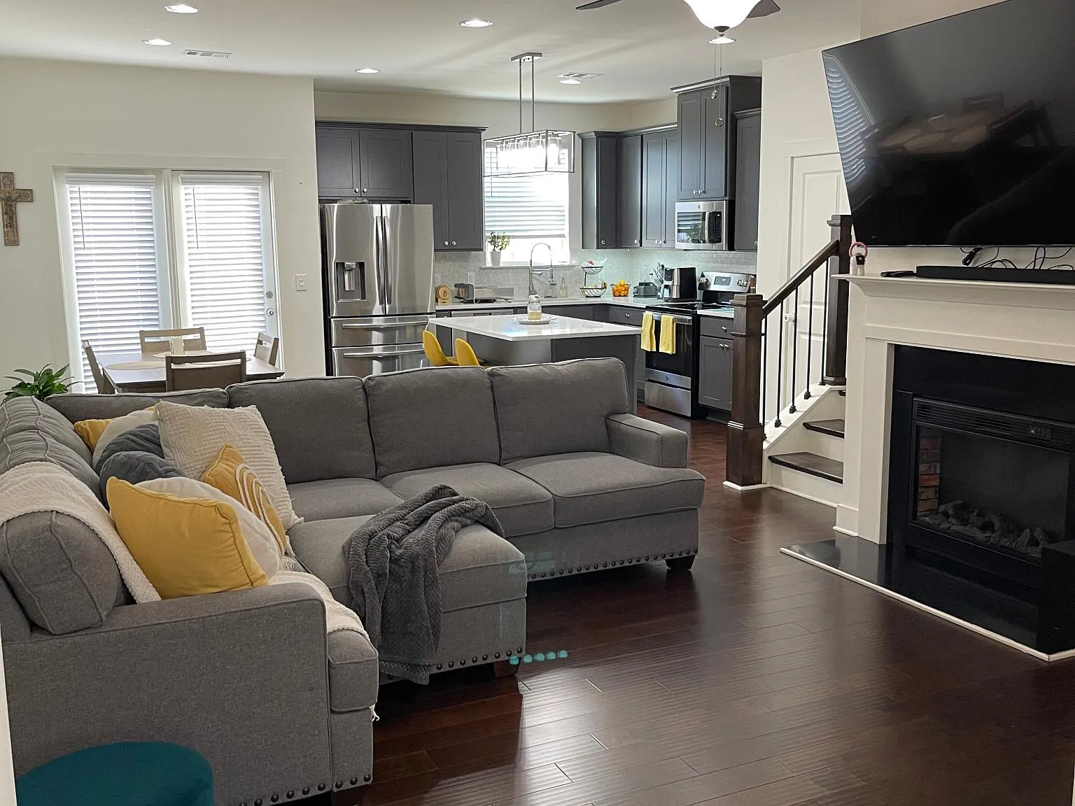 3 bed, 2.5 bath, $2,000 — Photo 4