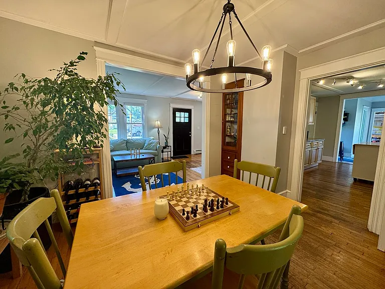 275 Middle Rd — Photo 10