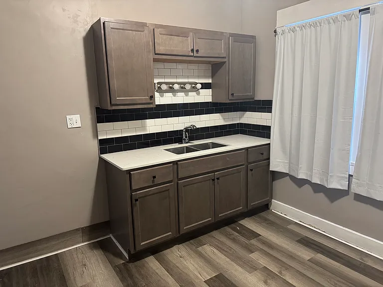 145 Southside Pkwy #4 — Photo 3