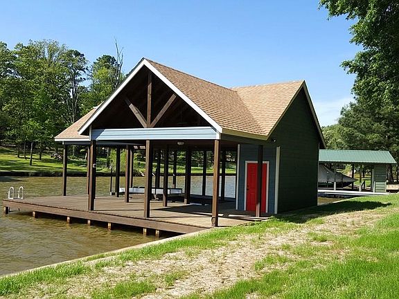 3rd image of 400 Cypress Creek Dr