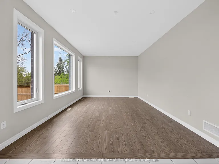 98 Livingston Dr — Photo 19