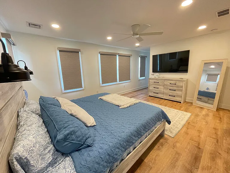 303 Forman Ave — Photo 37