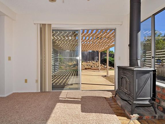 4th image of 619 Wildflower Pl