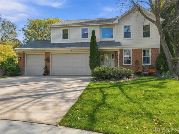5 Fernwood Ct, Algonquin, IL 60102