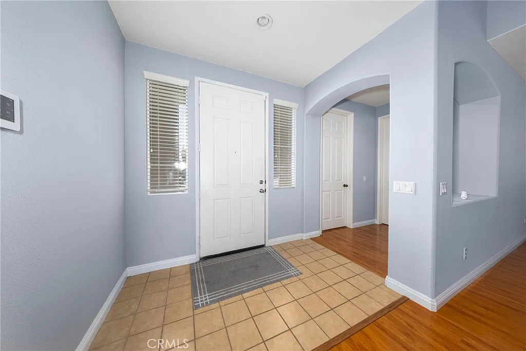5 bed, 3283 sqft, $3,800 — Photo 4