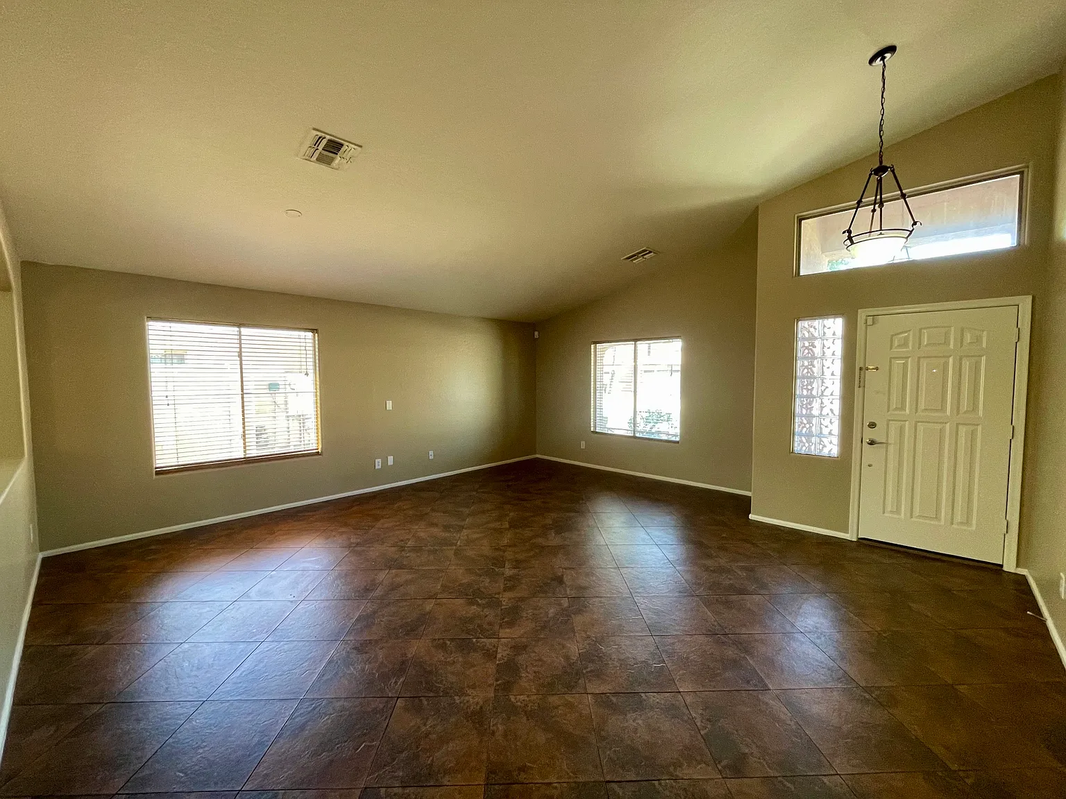 3 bed, 2146 sqft, $1,895 — Photo 2