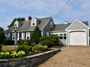 15 Beach Pines Rd, Dennis Pt, MA 02639