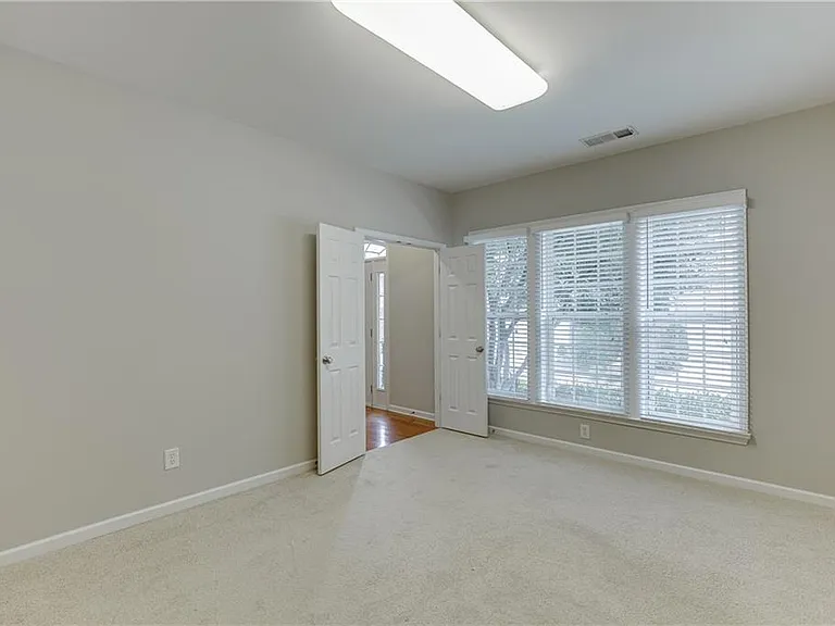 2801 Loftview Sq — Photo 7