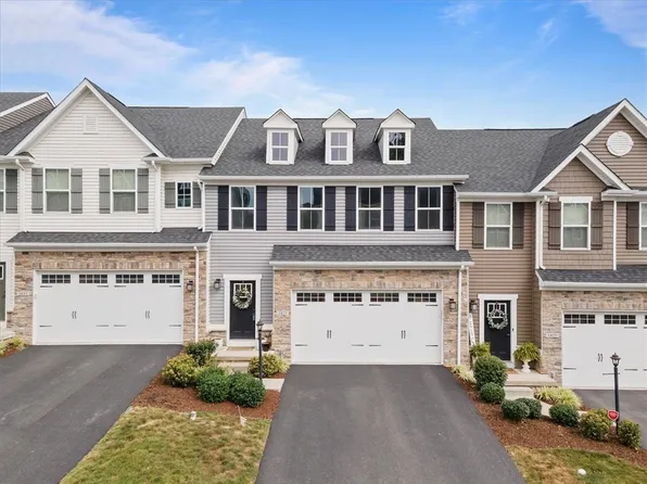 1425 Deer Creek Crossing Dr, Canonsburg, PA 15317